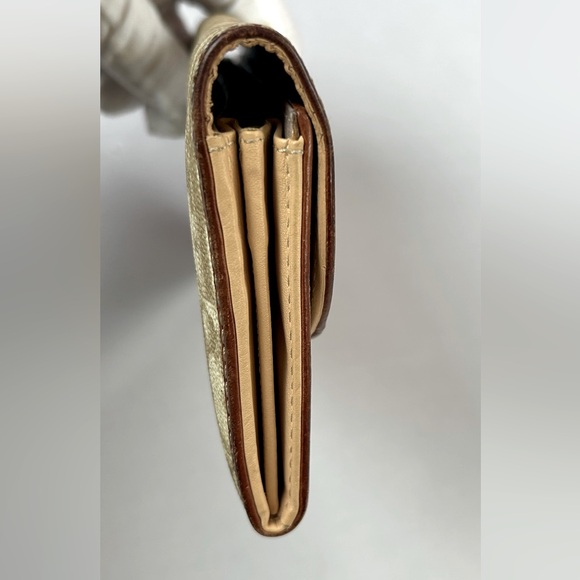 💥Host Pick💥 DIOR Trotter Heart PVC Leather
Continental Wallet - Picture 4 of 11